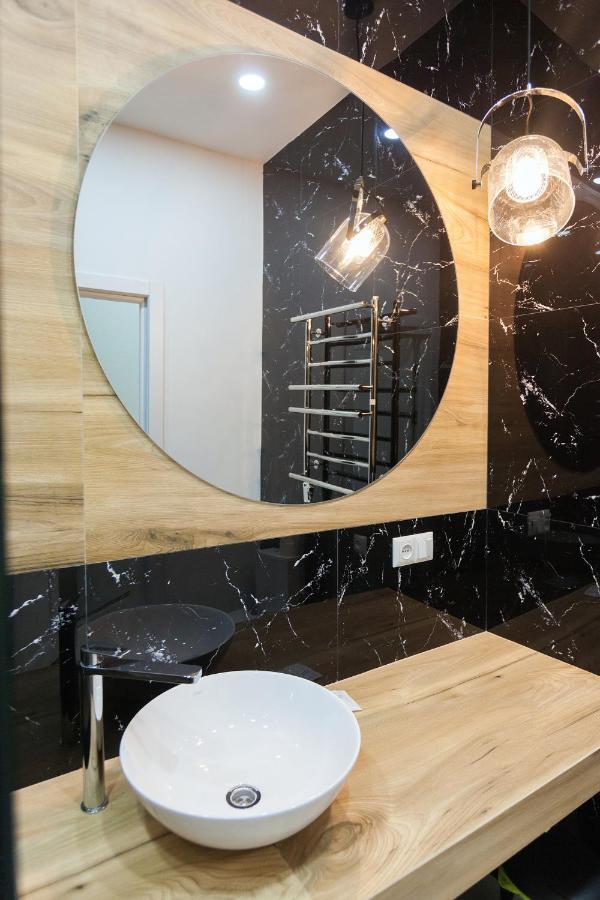 Leogrand Apartments On Khmelnytskoho 11 Lviv Luaran gambar