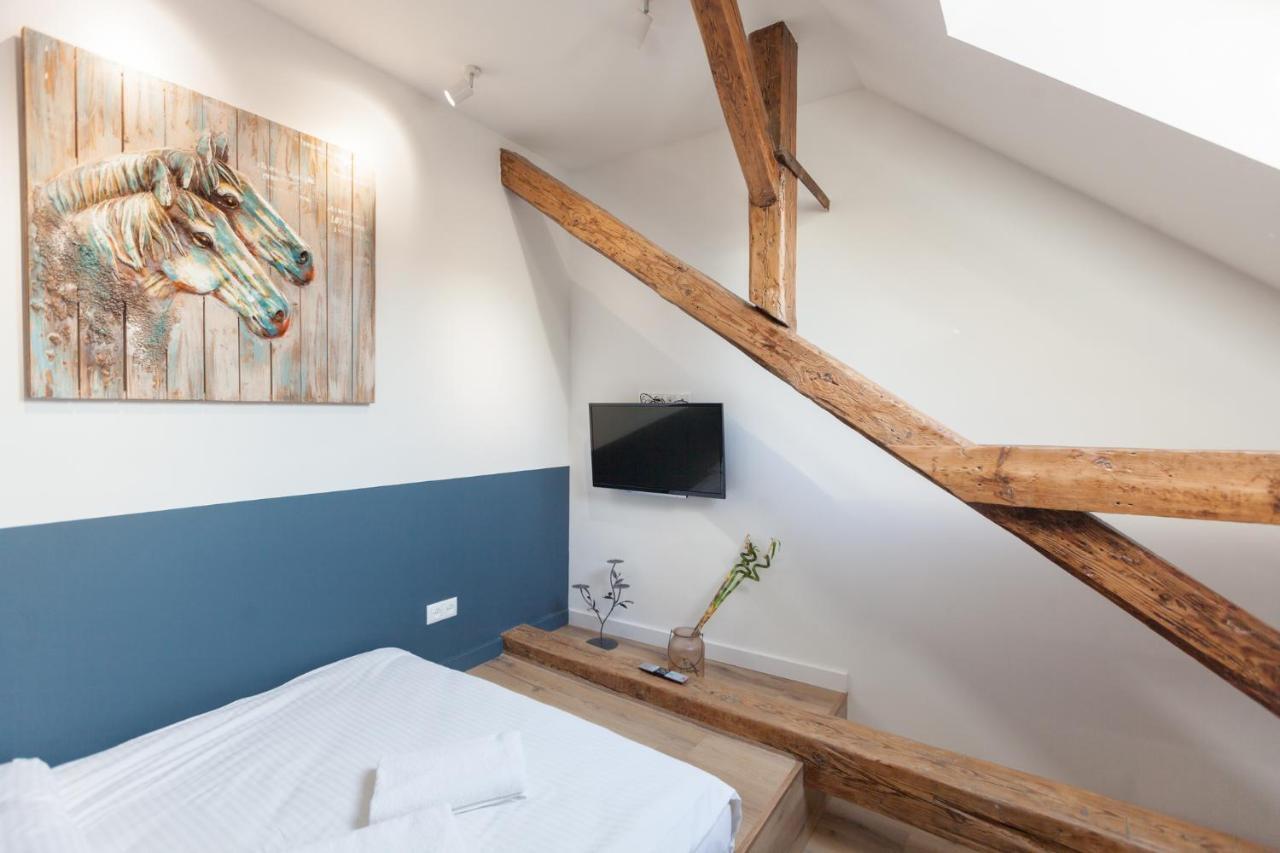 Leogrand Apartments On Khmelnytskoho 11 Lviv Luaran gambar