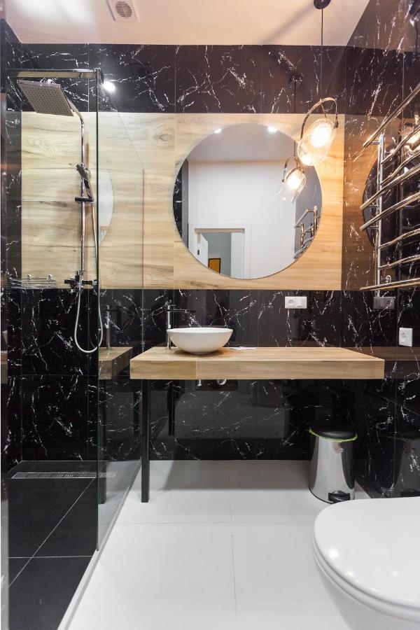 Leogrand Apartments On Khmelnytskoho 11 Lviv Luaran gambar